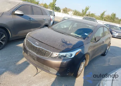 2017 Kia Forte Lx z USA, uszkodzony, nr VIN 3KPFK4A75HE130205